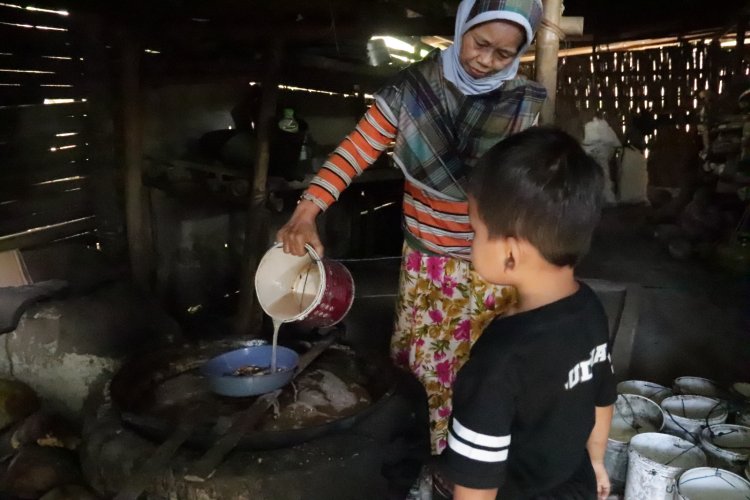 Jalan Baru Harapan Baru bagi Perajin Gula Kelapa di Gumelem Kulon