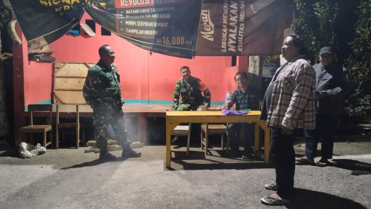 Babinsa melaksanakan patroli keamanan lingkungan