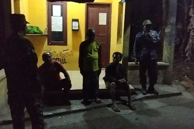 Bersama Linmas dan Babinsa Melaksanakan Patroli Malam