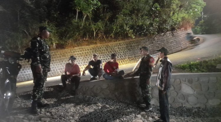 Babinsa Koramil 14 Madukara Laksanakan Patroli Siskamling Bersama Linmas