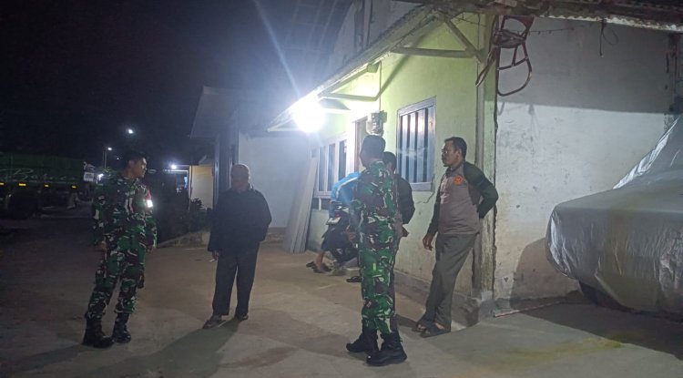 Menciptakan Keamanan Lingkungan Babinsa melaksanakan Patroli Malam
