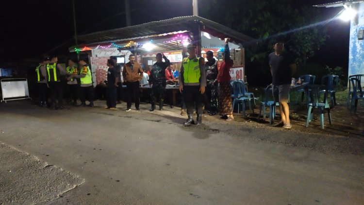 Ronda Malam Bersama TNI Warga dan Koramil 08/Purwonegoro Perkuat Keamanan Lingkungan