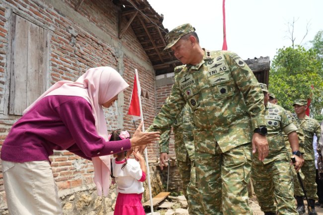 Pangdam IV Diponegoro Tinjau Jembatan Gantung Merah Putih dan Resmikan Sumur Bor di Pati