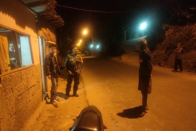 Babinsa Koramil 11 Punggelan Aktif melaksanakan Siskamling bersama warga binaan