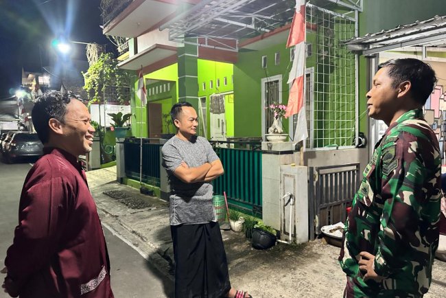 Wujudkan Keamanan Dan Kenyamanan Babinsa Laksanakan Patroli Sambang Kamling