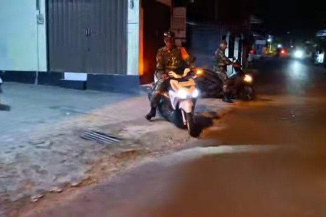 Patroli Gabungan TNI Perkuat Siskamling