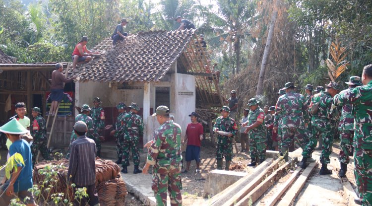 Karya Bakti Kodim 0704 Banjarnegara Rehab MCK dan Tempat Wudu Mushola Al Ma’arif