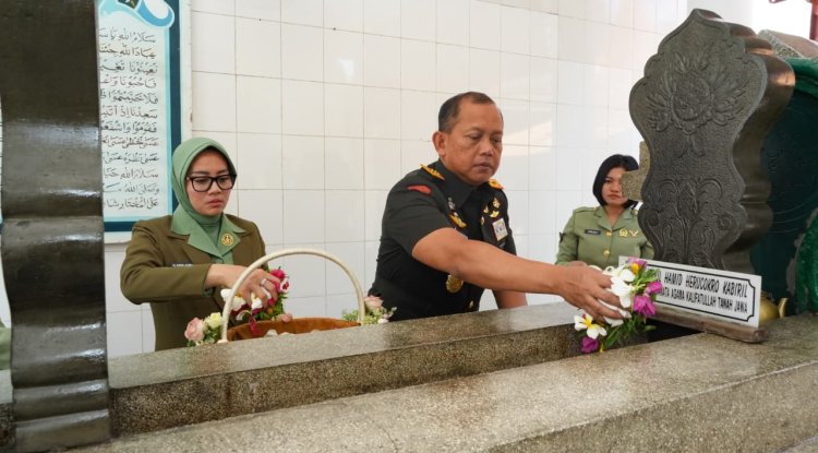 Pangdam IV/Diponegoro Ziarah ke Makam Pangeran Diponegoro di Makassar