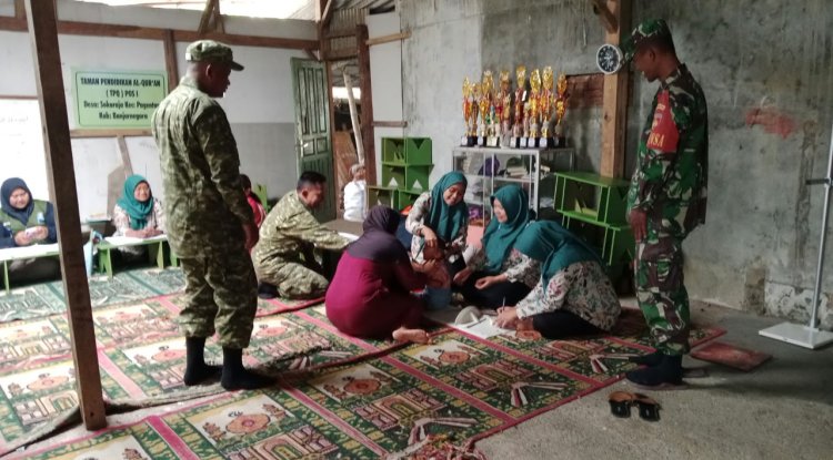 Babinsa dampingi kegiatan Posyandu Margo Rahayu 1 Wujud Kepedulian TNI terhadap Kesehatan Balita di Wilayah Binaan