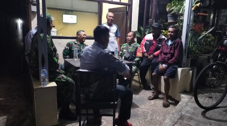 Warga Diimbau Jaga Keamanan Lingkungan Babinsa Patroli di Siskamling