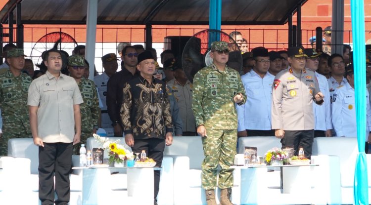 Pangdam IV/Diponegoro Hadiri Apel Akbar Satlinmas se-Jawa Tengah