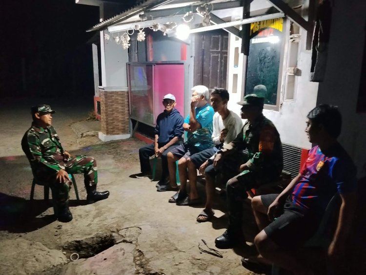 Babinsa Patroli Siskamling Bersama Warga Jaga Keamanan dan Ketertiban Lingkungan