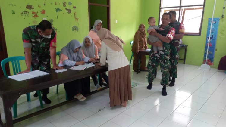 Babinsa Koramil 04 Karangkobar Dan Bindes Desa Kegiatan Posyandu Balita