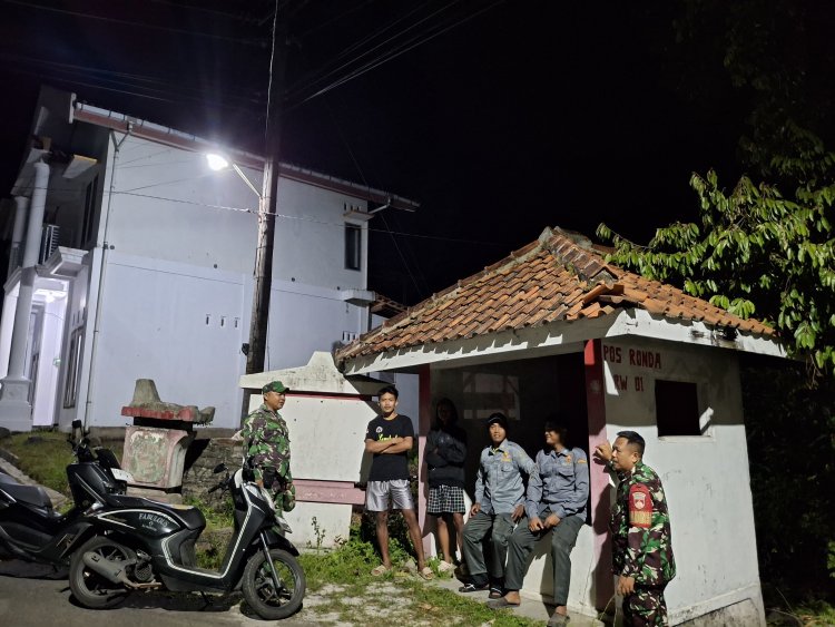Babinsa Koramil 14 Madukara Laksanakan Patroli Siskamling Bersama Linmas