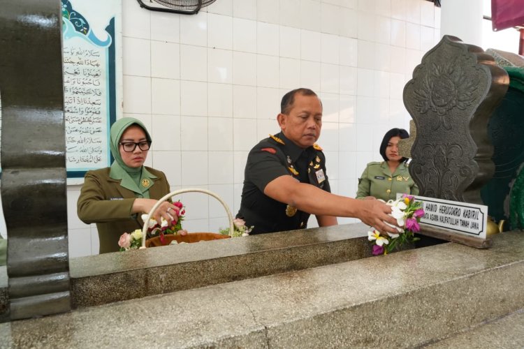 Pangdam IV/Diponegoro Ziarah ke Makam Pangeran Diponegoro di Makassar