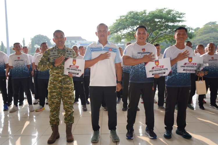 Pangdam IV/Diponegoro Apresiasi Pamen Berprestasi dalam Lomba Menembak dan Renmil
