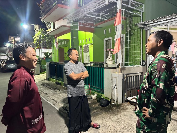 Wujudkan Keamanan Dan Kenyamanan Babinsa Laksanakan Patroli Sambang Kamling