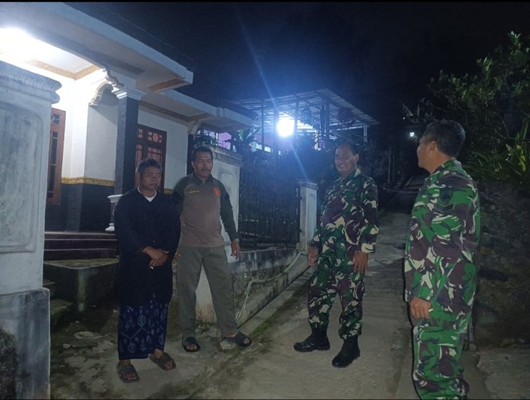 Menciptakan Keamanan Lingkungan Babinsa Koramil 17/Wanayasa melaksanakan Patroli Malam