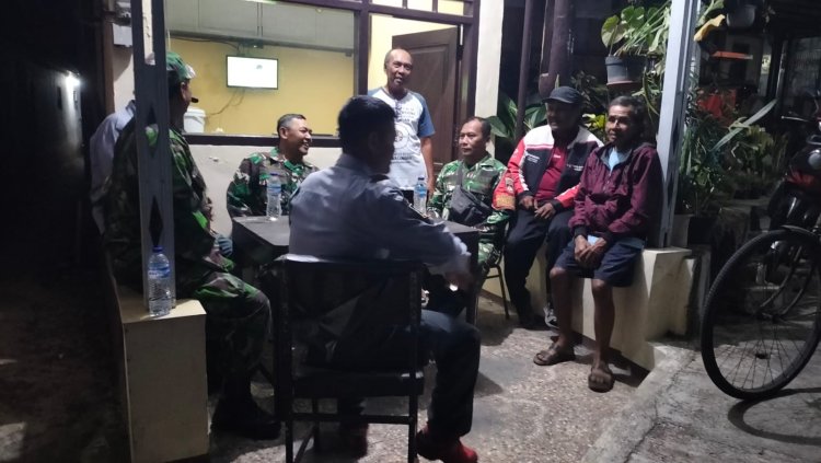 Warga Diimbau Jaga Keamanan Lingkungan Babinsa Patroli di Siskamling