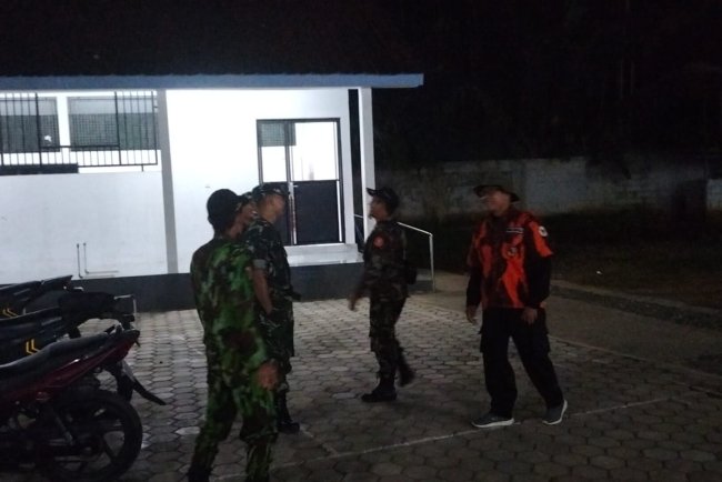 Menjaga keamanan wilayah Koramil 11/Punggelan Gelar Patroli Malam bersama Ormas