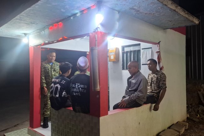 Patroli Siskamling, Babinsa Koramil 12/ Sigaluh Pastikan Lingkungan Warga Aman