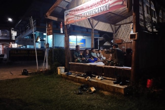 BABINSA KORAMIL 13/ BANJARMANGU LAKSANAKAN PATROLI SISKAMPING