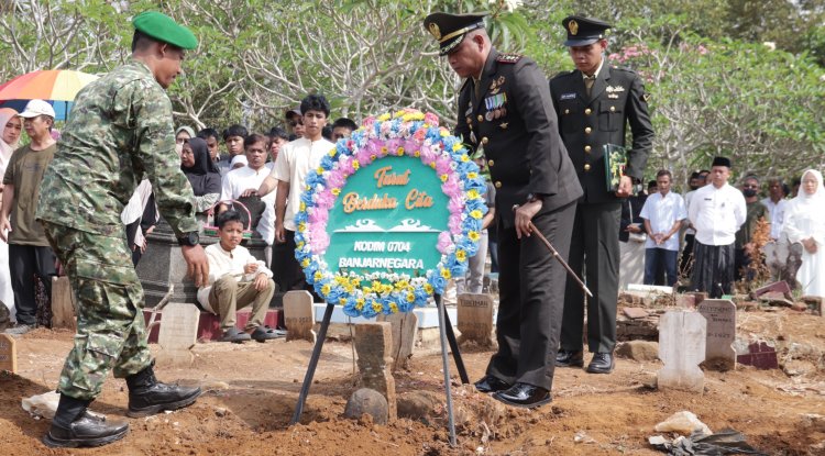 Dandim Banjarnegara Pimpin Upacara Pemakaman Militer Lettu Inf Harits Adam Yuseno
