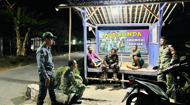 Tingkatkan Lingkungan Aman, Babinsa Patroli Rutin Bersama Anggota Linmas dan Banser