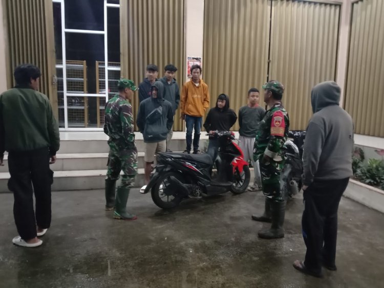 Ciptakan suasana Aman Babinsa patroli di wilayah Koramil 06/Kalibening