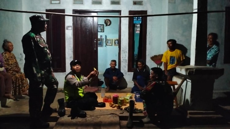 Patroli Siskamling, Babinsa Susukan Pastikan Lingkungan Warga Aman