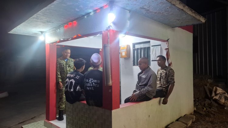 Patroli Siskamling, Babinsa Koramil 12/ Sigaluh Pastikan Lingkungan Warga Aman