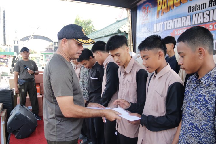 Semarak HUT ke-81 TNI Kodim Banjarnegara Gelar Jalan Sehat Pererat Kebersamaan Keluarga Besar