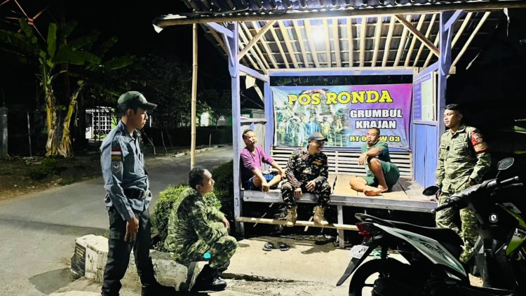 Tingkatkan Lingkungan Aman, Babinsa Patroli Rutin Bersama Anggota Linmas dan Banser